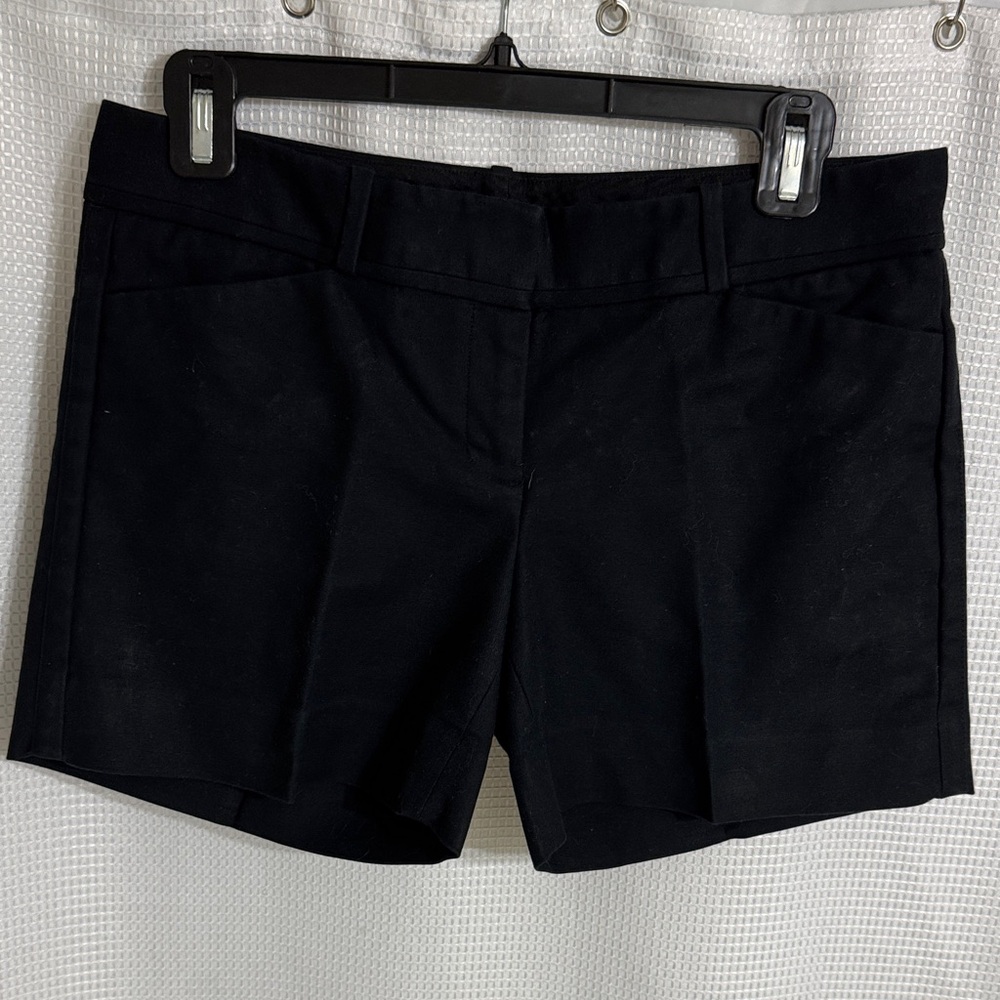 Women’s “The Limited” Black chino Shorts. Size 4